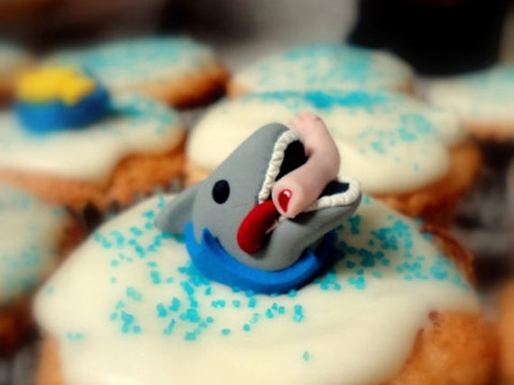 shark_cupcake