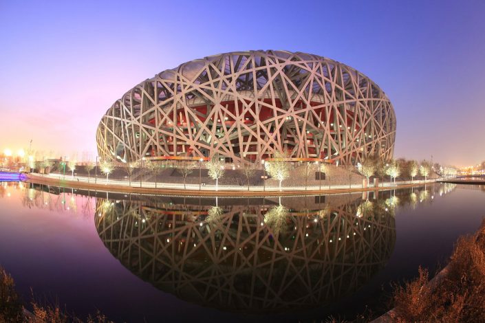 El estadio Nacional de Pekin, China es también conocido como el nido de pájaros.
