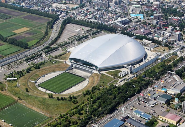 El increíble estadio Sapporo Dome de Japón fue construido para el mundial 2002